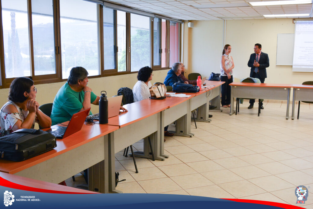 Capacitación a docentes del ITCG sobre el Modelo de Educación Dual
