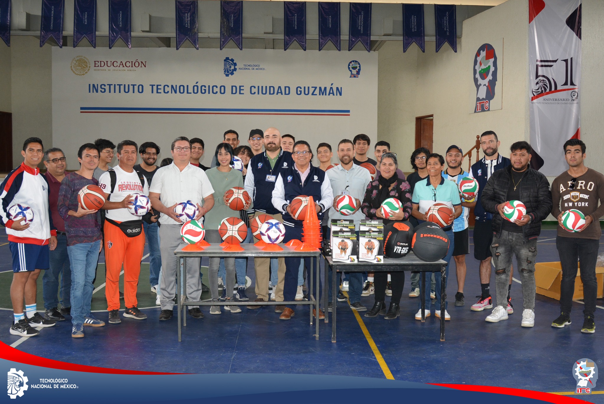 Entrega de material y equipo deportivo