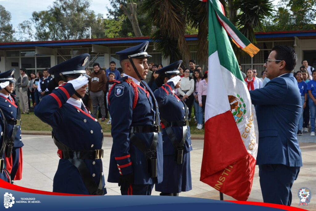 Ceremonia de abanderamiento y honores a la bandera coordinado por la Academia de la carrera de Contador Público
