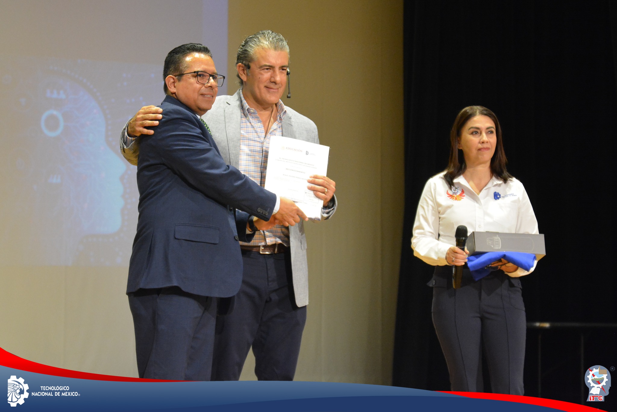 Mtro. Xavier Pérez Nava, destacado egresado de nuestra casa de estudios