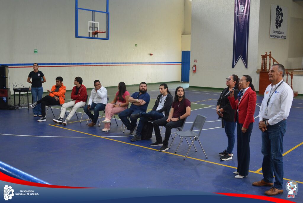 Enriquecedora charla con egresados de la carrera de Sistemas Computacionales