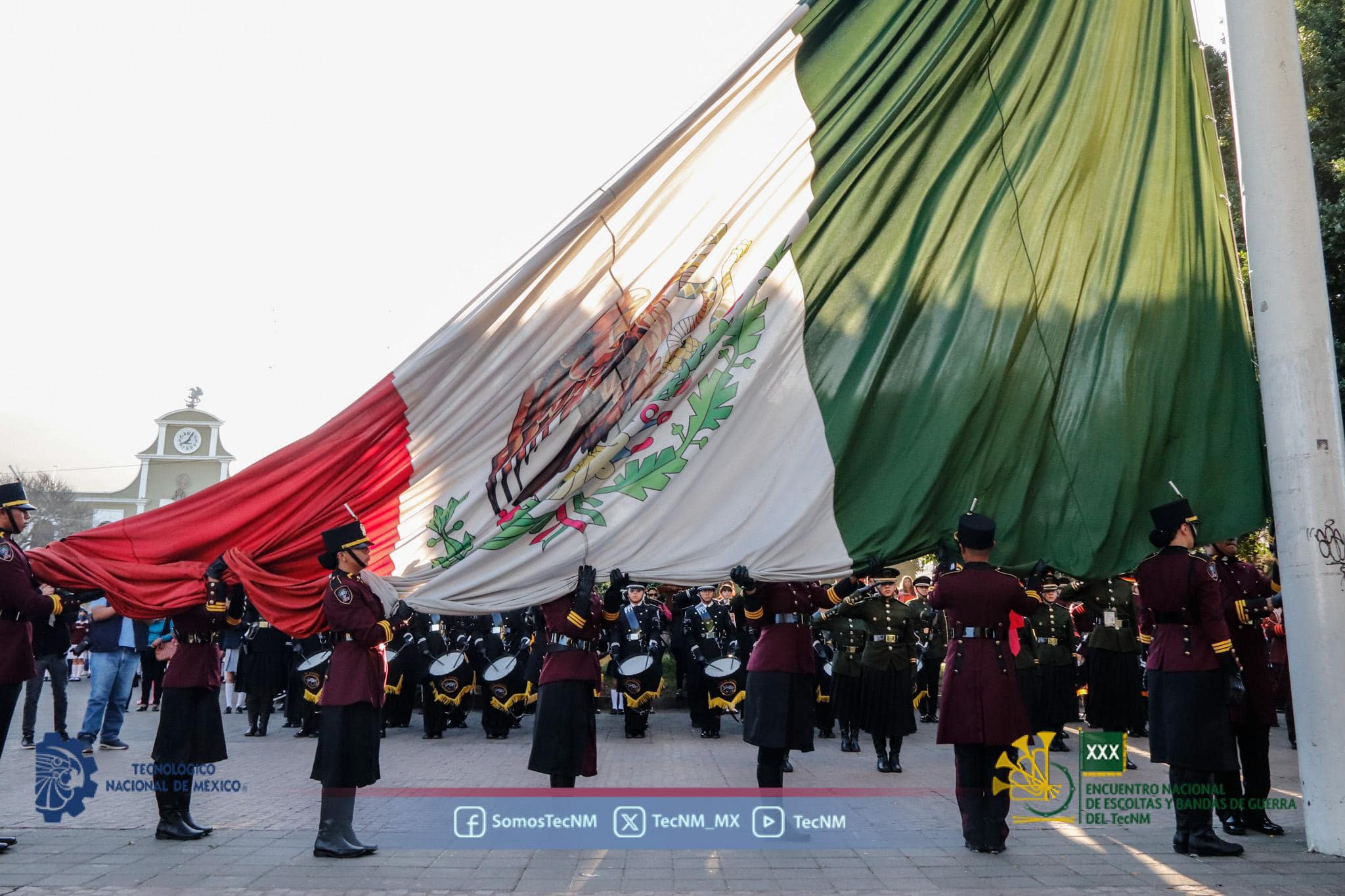 Solemne ceremonia llena de honor y orgullo para conmemorar el Día de la Bandera