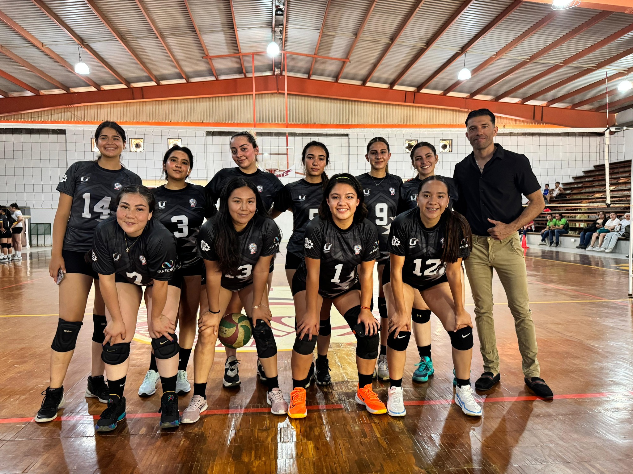 Felicitamos con mucho orgullo a nuestro equipo de voleibol femenil