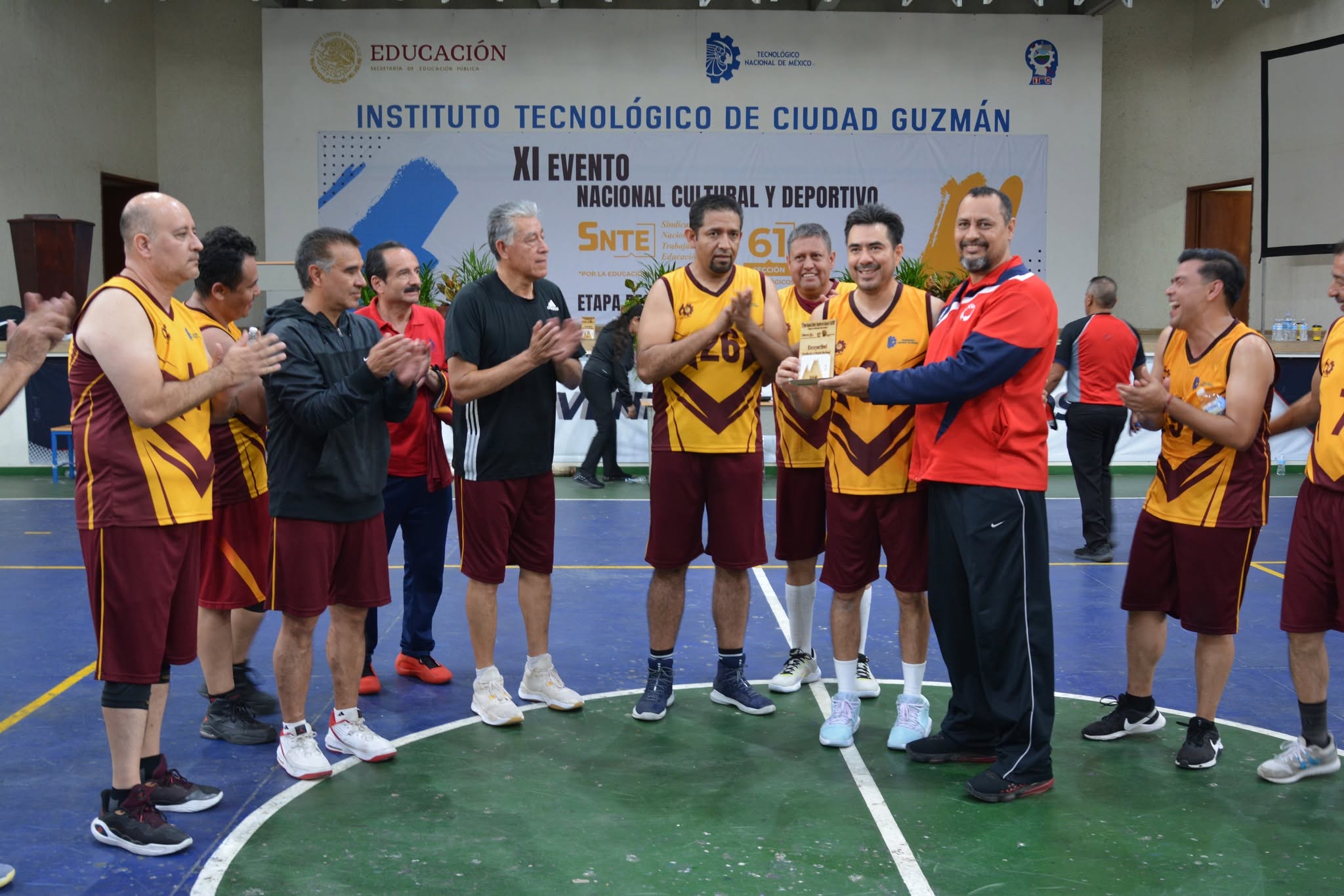 Premiación general – Equipos clasificados a la etapa nacional en básquetbol varonil | SNTE Sección 61