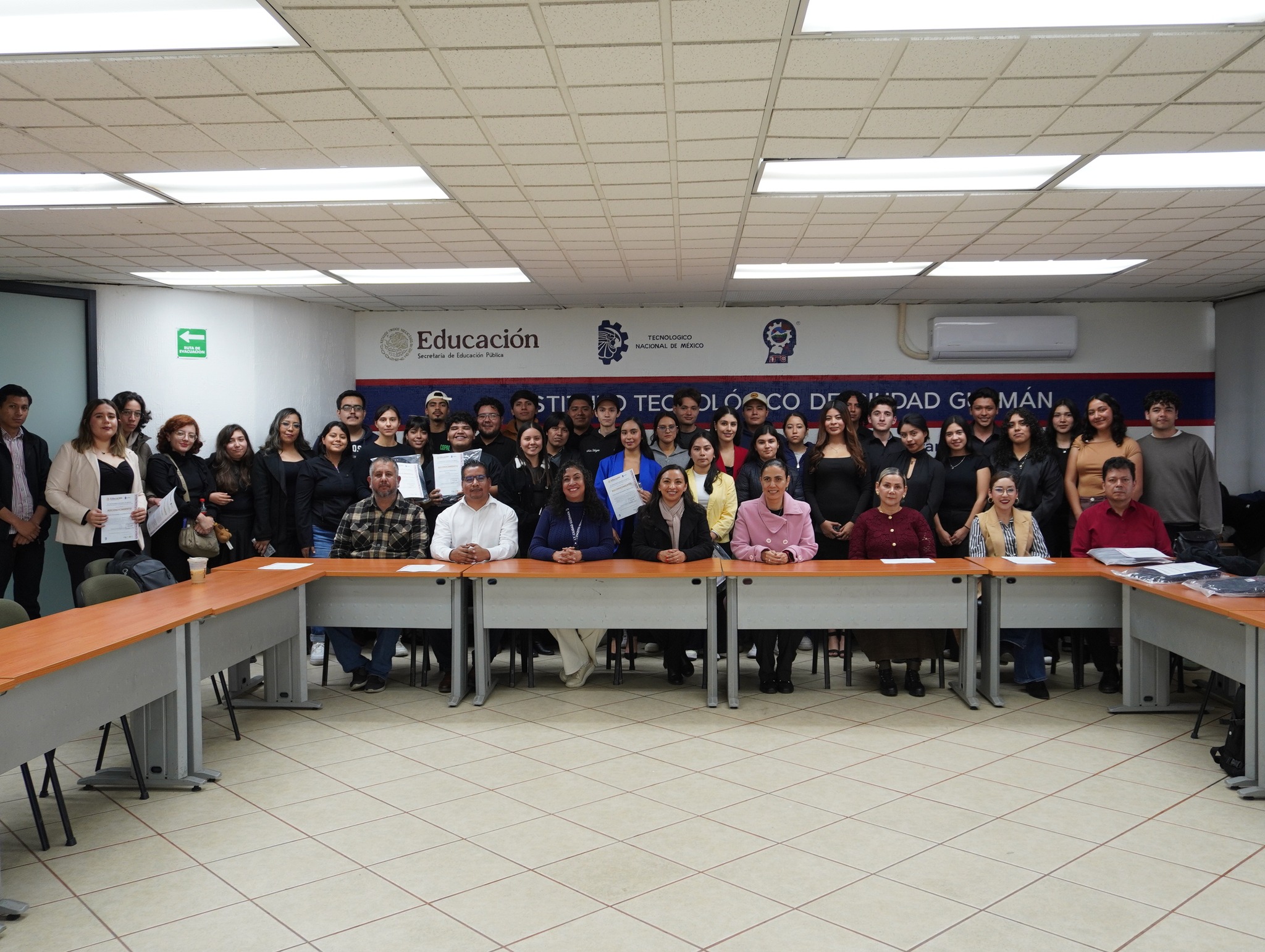 Premiación de la Jornada del Taller de Investigación “Gavilanes 2025”