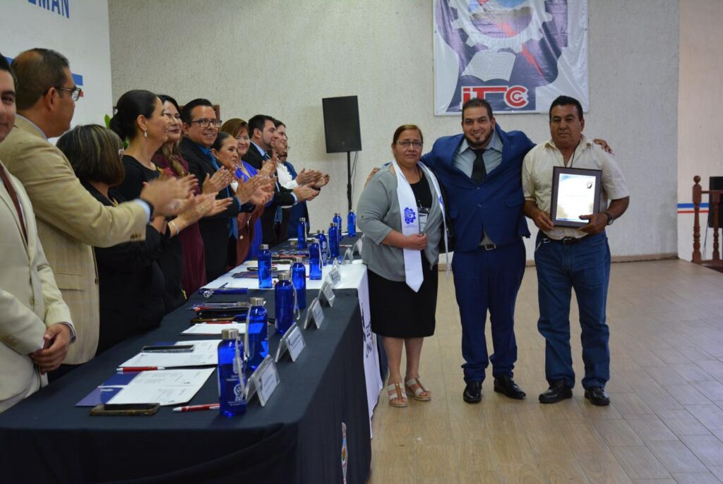 En el TecNM Ciudad Guzmán, durante la ceremonia de graduación abril 2026, se llevó a cabo el reconocimiento a los mejores promedios de cada uno de nuestros programas educativos